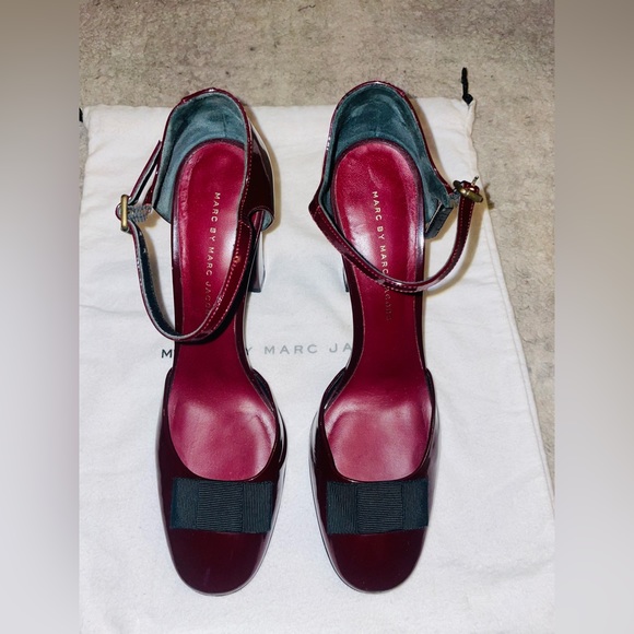 "MARC BY MARC JACOBS” Raspberry Patent Leather Mary Jane Silhouette - Picture 3 of 7